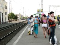 Feet - Marisha + Ksusha - 2007-06-01 Barefoot trips to Russian towns. Serpukhov