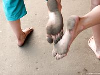Feet - Marisha + Ksusha - 2007-06-01 Barefoot trips to Russian towns. Serpukhov