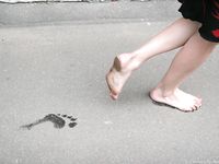 Feet - Marisha - 2005-10-16 Charming baregoot girl