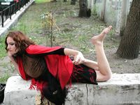 Feet - Marisha - 2005-10-16 Charming baregoot girl