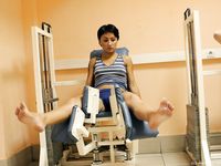 Feet - Maryana + Lena D - 2008-04-07 Barefoot sport