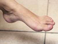 Feet - Maryana + Lena D - 2008-04-07 Barefoot sport