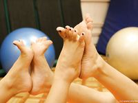 Feet - Maryana + Lena D - 2008-04-07 Barefoot sport