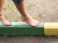 Feet - Maryana + Lena D - 2008-04-07 Barefoot sport