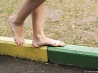 Feet - Maryana + Lena D - 2008-04-07 Barefoot sport