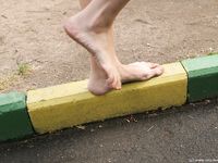 Feet - Maryana + Lena D - 2008-04-07 Barefoot sport