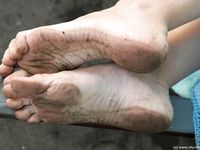 Feet - Maryana + Lena D - 2008-04-07 Barefoot sport