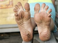 Feet - Maryana + Lena D - 2008-04-07 Barefoot sport