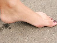 Feet - Maryana - 2007-12-24 Pretty brunette with lovely feet