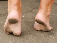 Feet - Maryana - 2007-12-24 Pretty brunette with lovely feet