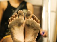 Feet - Maryana - 2007-12-24 Pretty brunette with lovely feet