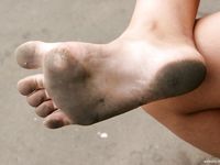 Feet - Maryana - 2007-12-24 Pretty brunette with lovely feet