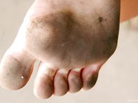 Feet - Maryana - 2007-12-24 Pretty brunette with lovely feet