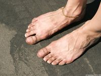 Feet - Maryana B - 2012-09-11 Hot summer midday