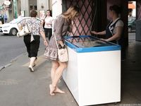 Feet - Masha A - 2011-07-14 Barefoot and happy