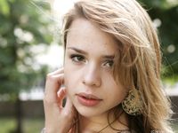 Feet - Masha A - 2011-07-14 Barefoot and happy