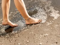 Feet - Masha A - 2011-07-14 Barefoot and happy