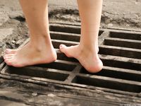 Feet - Mila + Alenka - 2005-09-26 Buying a video camera