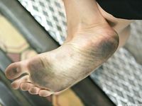 Feet - Mila + Alenka - 2005-09-26 Buying a video camera