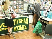 Feet - Mila + Alenka - 2005-09-26 Buying a video camera