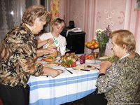 Feet - Mila + Alenka - 2005-11-27 Barefoot voyage to Feodosia