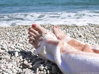 Feet - Mila + Alenka - 2005-11-27 Barefoot voyage to Feodosia