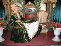 Feet - Mila + Alenka - 2005-11-27 Barefoot voyage to Feodosia