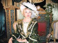 Feet - Mila + Alenka - 2005-11-27 Barefoot voyage to Feodosia