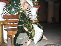 Feet - Mila + Alenka - 2005-11-27 Barefoot voyage to Feodosia