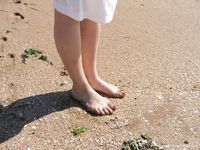 Feet - Mila + Alenka - 2005-11-27 Barefoot voyage to Feodosia