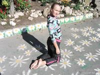 Feet - Mila + Alenka - 2005-11-27 Barefoot voyage to Feodosia