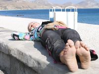 Feet - Mila + Alenka - 2005-11-27 Barefoot voyage to Feodosia