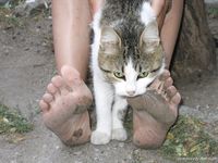 Feet - Mila + Alenka - 2005-11-27 Barefoot voyage to Feodosia