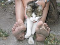 Feet - Mila + Alenka - 2005-11-27 Barefoot voyage to Feodosia