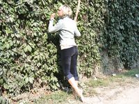 Feet - Mila + Alenka - 2005-11-27 Barefoot voyage to Feodosia