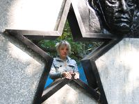 Feet - Mila + Alenka - 2005-11-27 Barefoot voyage to Feodosia