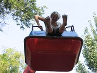 Feet - Mila + Alenka - 2005-11-27 Barefoot voyage to Feodosia