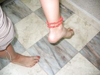 Feet - Mila + Alenka - 2005-11-27 Barefoot voyage to Feodosia