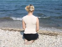 Feet - Mila + Alenka - 2005-11-27 Barefoot voyage to Feodosia