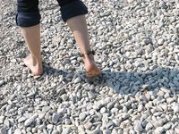 Feet - Mila + Alenka - 2005-11-27 Barefoot voyage to Feodosia