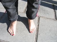 Feet - Mila + Alenka - 2005-11-27 Barefoot voyage to Feodosia