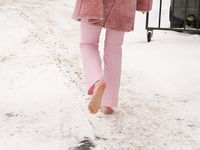 Feet - Mila - 2005-08-07 Pretty barefoot secretary