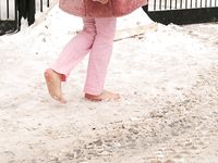 Feet - Mila - 2005-08-07 Pretty barefoot secretary