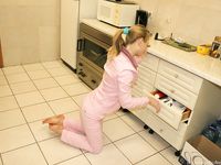 Feet - Mila - 2005-08-07 Pretty barefoot secretary