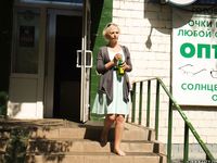 Feet - Milana - 2016-05-27 Barefoot shopping day