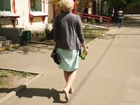 Feet - Milana - 2016-05-27 Barefoot shopping day