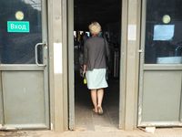 Feet - Milana - 2016-05-27 Barefoot shopping day