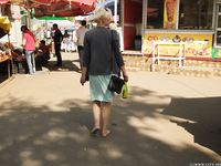 Feet - Milana - 2016-05-27 Barefoot shopping day