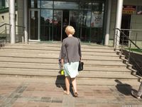 Feet - Milana - 2016-05-27 Barefoot shopping day