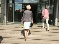 Feet - Milana - 2016-05-27 Barefoot shopping day